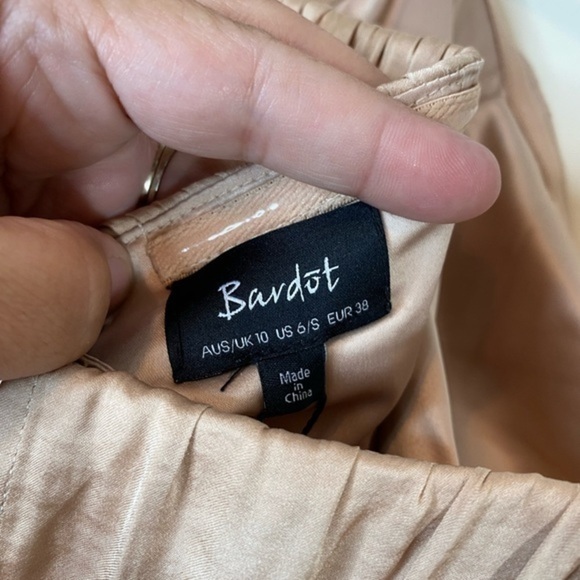 Bardot Caught Sleeve Dress In Pebble NWT Size 6. - Picture 3 of 7